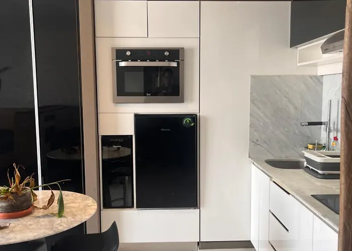 P2406 - 1br - 1bth Apartment